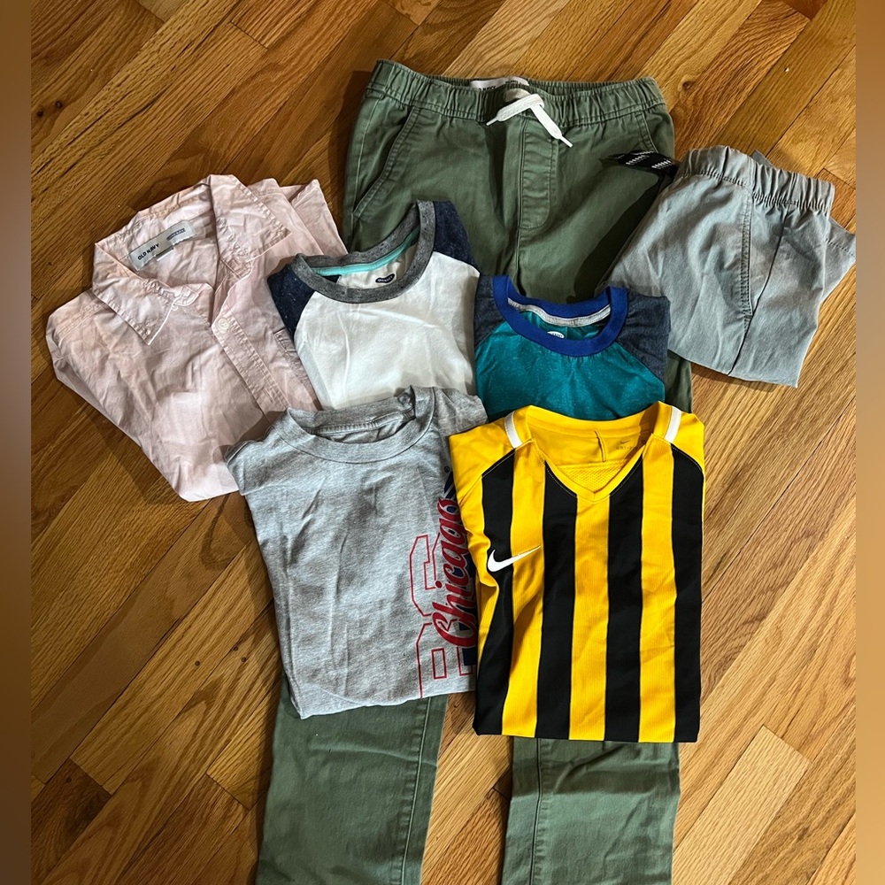 $18 Kids bundle size 10-12 (L) Nike, oldnavy and etc.